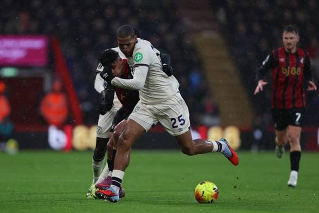 Football - 2025 2026 Premier League - AFC Bournemouth vs West Ham United - Vitality Stadium - Saturday 22nd November 2025 Jean-Clair Todibo of West Ham United in action during the Premier League match at the Vitality Stadium COLORSPORT Shaun Boggust 