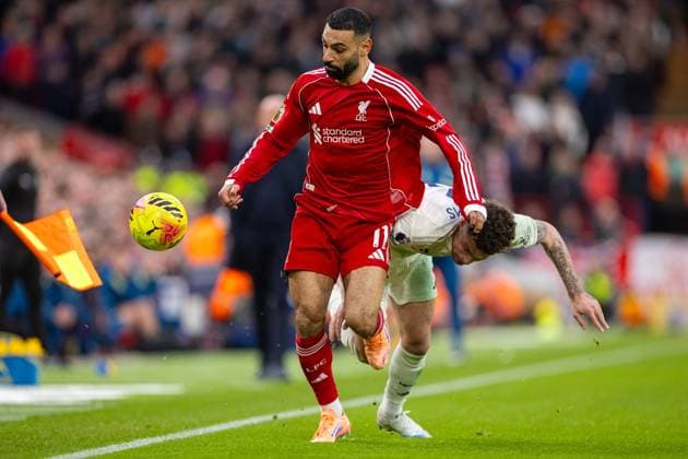 Football - FA Premier League - Liverpool FC v Nottingham Forest FC LIVERPOOL, ENGLAND - Saturday, November 22, 2025: Liverpool s Mohamed Salah challenges Nottingham Forest s Neco Williams during the FA Premier League match between Liverpool FC and Nottingham Forest FC at Anfield. (Photo by David Rawcliffe Propaganda) LIVERPOOL Anfield MERSEYSIDE ENGLAND  Copyright: xDavidxRawcliffex P2025-11-22-Liverpool_Nottingham_Forest-50