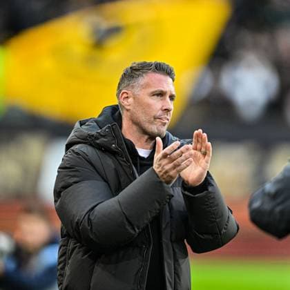 22nd November 2025; Molineux Stadium, Wolverhampton, West Midlands, England; Premier League Football, Wolverhampton Wanderers versus Crystal Palace; Wolverhampton Wanderers Head Coach Rob Edwards applauds the home fans at his first game in charge  GodfreyxPitt