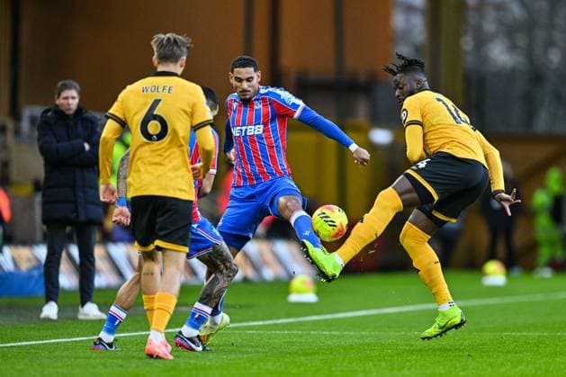 22nd November 2025; Molineux Stadium, Wolverhampton, West Midlands, England; Premier League Football, Wolverhampton Wanderers versus Crystal Palace; Tolu Arokodare of Wolverhampton Wanderers battles with Ismaila Sarr of Crystal Palace for the ball  GodfreyxPitt