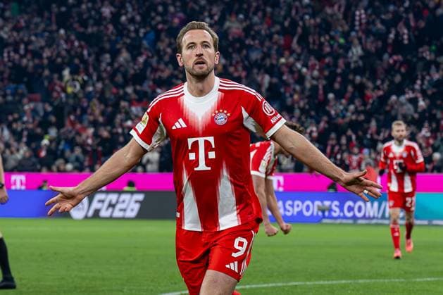 Harry Kane FC Bayern Muenchen, 9 celebrates his goal for 4 2 GER, FC Bayern Muenchen vs SC Freiburg, Football, Bundesliga, Matchday 11, Season 2025 2026, 22 11 2025 DFL DFB REGULATES PROHIBIT ANY USE OF PHOTOGRAPHS as IMAGE SEQUENCES and or QUASI VIDEO GER, FC Bayern Muenchen vs SC Freiburg, Football, Bundesliga, Matchday 11, Season 2025 2026, 22 11 2025 Muenchen Copyright: xEibner-Pressefoto HeikexFeinerx EP_HFR