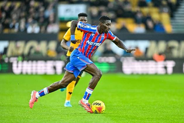 22nd November 2025; Molineux Stadium, Wolverhampton, West Midlands, England; Premier League Football, Wolverhampton Wanderers versus Crystal Palace; Ismaila Sarr of Crystal Palace runs with the ball  GodfreyxPitt