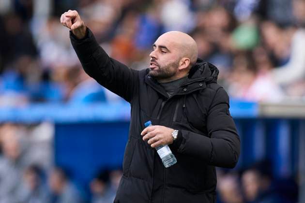 Deportivo Alaves v RC Celta de Vigo - LaLiga EA Sports Claudio Giraldez head coach of RC Celta de Vigo reacts during the LaLiga EA Sports match between Deportivo Alaves and RC Celta de Vigo at Mendizorrotza on November 22, 2025, in Vitoria, Spain. Vitoria Mendizorrotza Basque Country Spain RL_ALVvRCV_000027 Copyright: xRicardoxLarreinax
