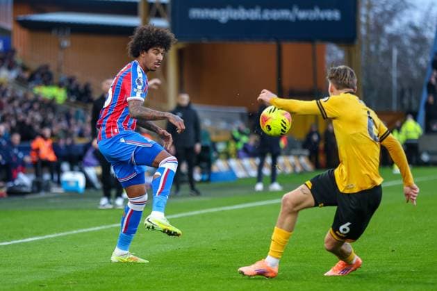 Wolverhampton Wanderers v Crystal Palace - Premier League Chris Richards of Crystal Palace and David Moller Wolfe of Wolverhampton Wanderers are in action during the Premier League match between Wolverhampton Wanderers and Crystal Palace at Molineux in Wolverhampton, England, on November 22, 2025. Wolverhampton West Midlands United Kingdom  Copyright: xMIxNewsx originalFilename:fletcher-wolverha251122_npbDR.jpg