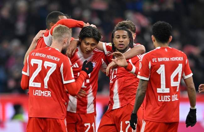 GOAL to 6 2 Michael Olise FC Bayern Muenchen FCB 17 Goal celebration Konrad Laimer FC Bayern Muenchen FCB 27 Hiroki Ito FC Bayern Muenchen FCB 21 Tom Bischof FC Bayern Muenchen FCB 20 Jonathan Tah FC Bayern Muenchen FCB 04 Luis Diaz FC Bayern Muenchen FCB 14 FC Bayern Muenchen SC Freiburg SCF 22 11 2025 DFL REGULATIONS PROHIBIT ANY USE OF PHOTOGRAPHS AS IMAGE SEQUENCES AND OR QUASI VIDEO FC Bayern Muenchen SC Freiburg SCF