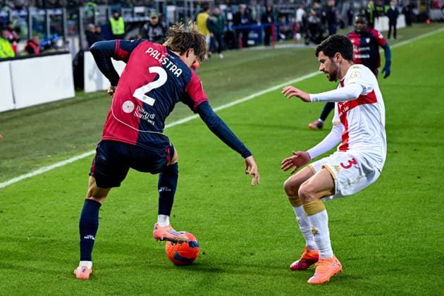 Cagliari s Marco Palestra in action during the Serie A soccer match between Cagliari Calcio and Genoa at the Unipol Domus in Cagliari, Sardinia - Saturday, 22 november 2025. - Soccer  Copyright: xGianlucaxZuddas LaPressex