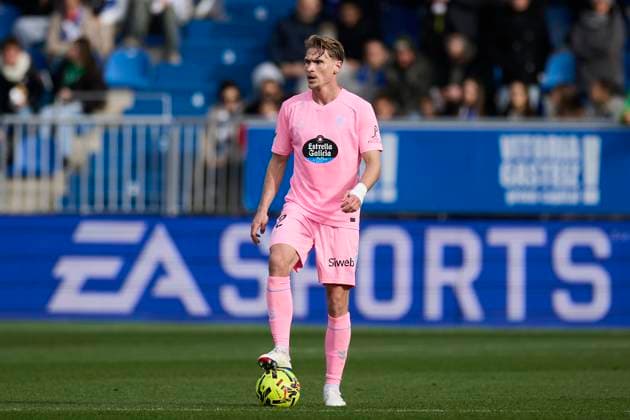 Deportivo Alaves v RC Celta de Vigo - LaLiga EA Sports Carl Starfelt of RC Celta de Vigo in action during the LaLiga EA Sports match between Deportivo Alaves and RC Celta de Vigo at Mendizorrotza on November 22, 2025, in Vitoria, Spain. Vitoria Mendizorrotza Basque Country Spain RL_ALVvRCV_000035 Copyright: xRicardoxLarreinax