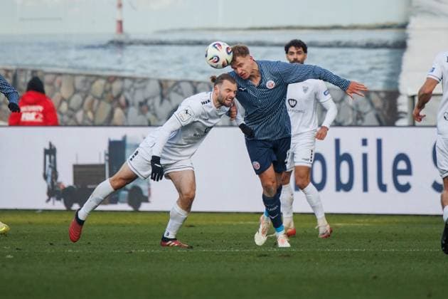 left Manuel Wintzheimer FCS vs Florian Carstens Rostock GER, FC Hansa Rostock vs 1 FC Schweinfurth 05, Soccer, Men, 3 Liga, Matchday 15, Season 2025 2026, 22 11 2025 Rostock Ostseestadion Mecklenburg Vorpommern Germany