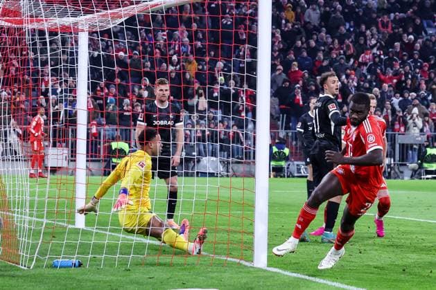 Dayot Upamecano 2 FC Bayern Muenchen with the 3 2, Jubel, Noah Atubolu 1 SC Freiburg ohne Chance, FC Bayern Muenchen vs SC Freiburg, Fußball, Bundesliga, DFL, Saison 2025 2026, Hinrunde, 22 11 2025 DFB regulations prohibit any use of photographs as image sequences and or quasi video Muenchen Bayern Germany Copyright: xkolbert-press MartinxAgüerax