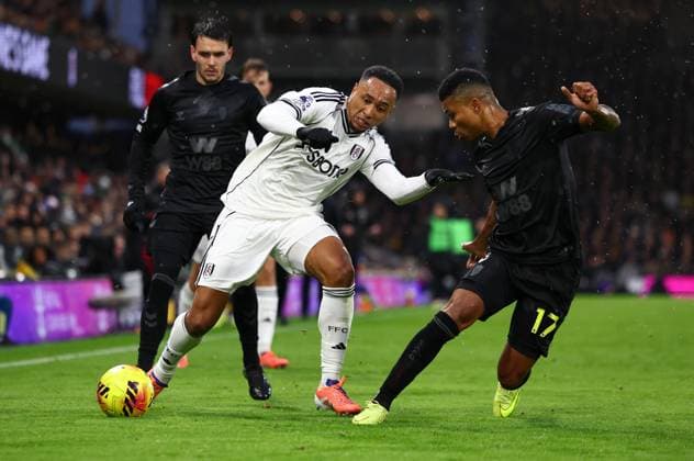 London, England, 22nd November 2025. Kenny Tete of Fulham and Reinildo Mandava of Sunderland challenge for the ball during the Fulham vs Sunderland Premier League match at Craven Cottage, London. Picture credit should read: Paul Terry Sportimage EDITORIAL USE ONLY. No use with unauthorised audio, video, data, fixture lists, club league logos or live services. Online in-match use limited to 120 images, no video emulation. No use in betting, games or single club league player publications. SPI_022_PT_Fulham_Sunderland SPI-4303-0022