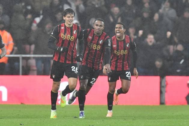 Bournemouth v West Ham United Premier League 22 11 2025. Goal 2-2 - Enes Unal (26) of AFC Bournemouth celebrates scoring the equalising goal during the Premier League match between Bournemouth and West Ham United at the Vitality Stadium, Bournemouth, England on 22 November 2025. Bournemouth Vitality Stadium Dorset England Editorial use only DataCo restrictions apply See www.football-dataco.com , Copyright: xGrahamxHuntx PSI-23261-0067