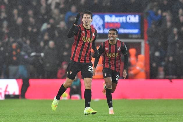Bournemouth v West Ham United Premier League 22 11 2025. Goal 2-2 - Enes Unal (26) of AFC Bournemouth celebrates scoring the equalising goal during the Premier League match between Bournemouth and West Ham United at the Vitality Stadium, Bournemouth, England on 22 November 2025. Bournemouth Vitality Stadium Dorset England Editorial use only DataCo restrictions apply See www.football-dataco.com , Copyright: xGrahamxHuntx PSI-23261-0062