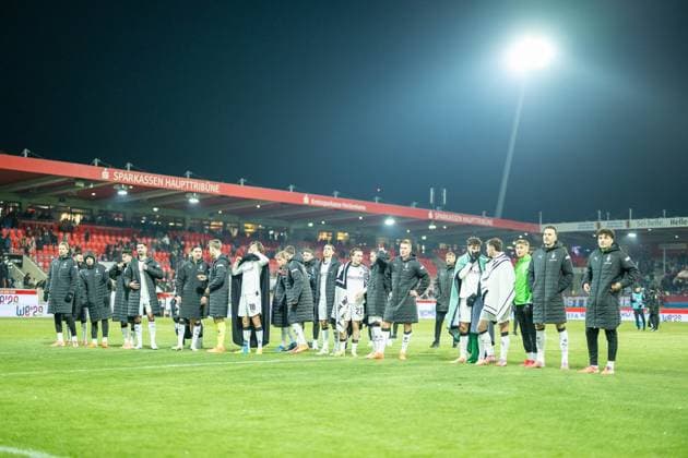 The Gladbachers with their recovered captain Tim Kleindienst Borussia Moenchengladbach, 11 at Igren Fans, GER, 1 FC Heidenheim vs Borussia Moenchengladbach, Football, Bundesliga, 11 Matchday, Season 2025 2026, 22 11 2025, DFL DFB REGULATES PROHIBIT ANY USE OF PHOTOGRAPHS AS IMAGE SEQUENCES AND OR QUASI VIDEO, GER, 1 FC Heidenheim vs Borussia Moenchengladbach, Football, Bundesliga, Matchday 11, Season 2025 2026, 22 11 2025 Heidenheim Copyright: xEibner-Pressefotox EP_EER