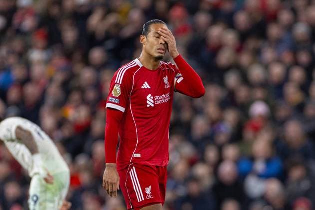 Football - FA Premier League - Liverpool FC v Nottingham Forest FC LIVERPOOL, ENGLAND - Saturday, November 22, 2025: Liverpool s captain Virgil van Dijk reacts to conceding the third goal during the FA Premier League match between Liverpool FC and Nottingham Forest FC at Anfield. (Photo by David Rawcliffe Propaganda) LIVERPOOL Anfield MERSEYSIDE ENGLAND  Copyright: xDavidxRawcliffex P2025-11-22-Liverpool_Nottingham_Forest-74