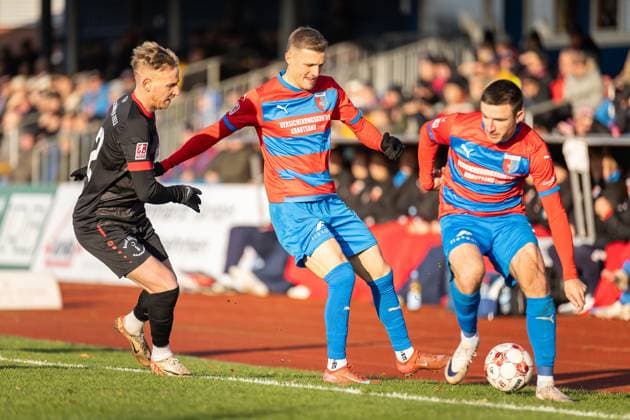 Football I Men I Season 2025 2026 I Regionalliga Nord I 20 Matchday I SV Drochtersen Assel FSV Schöningen l I 22 11 2025 Willi Evseev 32, FSV Schöningen , Dennis Rosin 25, SV Drochtersen Assel , Jannes Elfers 7, SV Drochtersen Assel Drochtersen Kehdinger Stadion Niedersachsen Germany Copyright: xLobeca JörgxStruwex