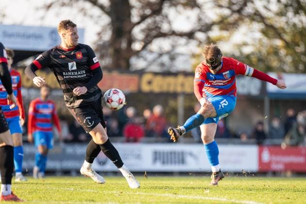 Soccer I Men I Season 2025 2026 I Regionalliga Nord I 20 Matchday I SV Drochtersen Assel FSV Schöningen l I 22 11 2025 Brian Behrendt 3, FSV Schöningen , Nico Von Der Reith 12, SV Drochtersen Assel Drochtersen Kehdinger Stadion Niedersachsen Germany Copyright: xLobeca JörgxStruwex