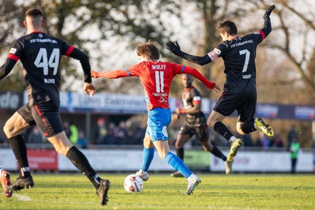 Soccer I Men I Season 2025 2026 I Regionalliga Nord I 20 Matchday I SV Drochtersen Assel FSV Schöningen l I 22 11 2025 Dimitar Milushev 44, FSV Schöningen , Jorik Wulff 11, SV Drochtersen Assel , Christian Skoda 7, FSV Schöningen Drochtersen Kehdinger Stadion Niedersachsen Germany Copyright: xLobeca JörgxStruwex
