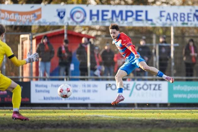 Football I Men I Season 2025 2026 I Regionalliga Nord I 20 Matchday I SV Drochtersen Assel FSV Schöningen l I 22 11 2025 Robin Kölle 44, SV Drochtersen Assel Goalscorer for 1 0 Drochtersen Kehdinger Stadion Niedersachsen Germany Copyright: xLobeca JörgxStruwex