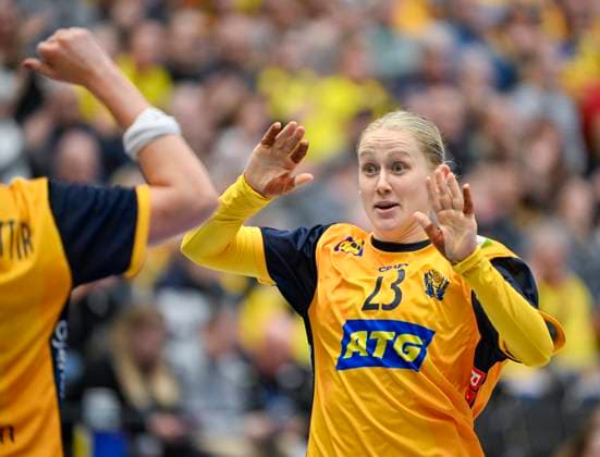 HALMSTAD 2025 11 22 Sweden s Emma Lindqvist celebrates after scoring during Saturday s international handball match between Sweden and Denmark at Halmstad Arena HALMSTAD SWEDEN x50090x  Copyright: xJohanxNilssonx xTTx HANDBALL SWEDEN-DENMARK