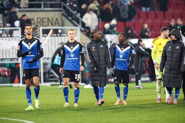 Final score 1 0 for Augsburg HSV loses away match against FCA Miro Muheim Hamburger SV, 28 , Robert Glatzel Hamburger SV, 09 , Jean Luc Dompe Hamburger SV, 07 GER, FC Augsburg vs Hamburger SV, 1 Bundesliga Soccer, 11 Matchday, Season 2025 2026, 22 11 2025 DFB DFL REGULATIONS PROHIBIT ANY USE OF PHOTOGRAPHS AS IMAGE SEQUENCES AND OR QUASI VIDEO GER, FC Augsburg vs Hamburger SV, 1 Bundesliga Soccer, 11 Matchday, Season 2025 2026, 22 11 2025 Augsburg Copyright: xEibner-Pressefoto RogerxBuerkex EP_RBE