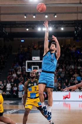 Devon Daniels Veolia Towers Hamburg, 21 on throw, GER, Veolia Towers Hamburg vs MHP Riesen Ludwigsburg, Basketball, Bundesliga, Matchday 8, Season 2025 2026, 22 11 2025 GER, Veolia Towers Hamburg vs MHP Riesen Ludwigsburg, Basketball, Bundesliga, Matchday 8, Season 2025 2026, 22 11 2025 Hamburg Copyright: xEibner-Pressefoto MaxxVincenx EP_MVN