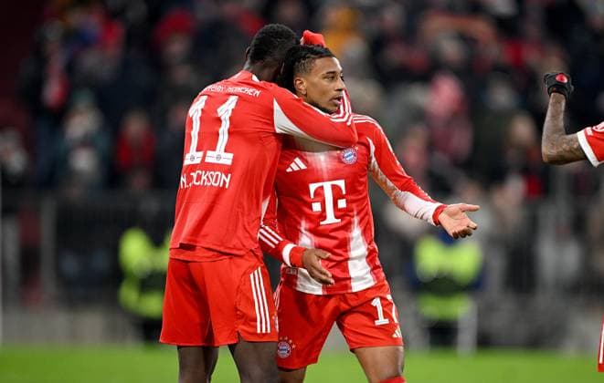Soccer 1 Bundesliga Season 2025 2026 11 Matchday FC Bayern Muenchen SC Freiburg 22 11 2025 FC Bayern Muenchen celebrating after the goal to 5 2, from left, goal scorer Nicolas Jackson, Michael Olise