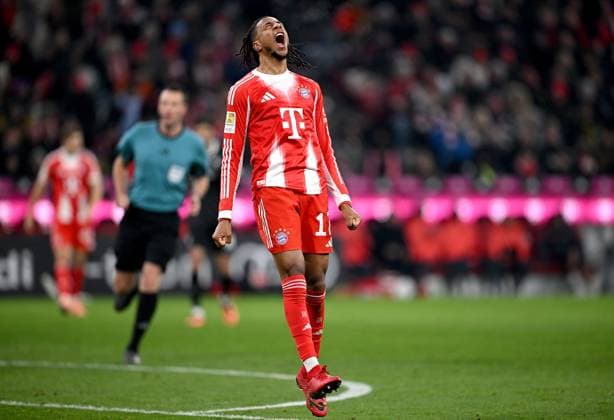 Soccer 1 Bundesliga Season 2025 2026 11 Matchday FC Bayern Muenchen SC Freiburg 22 11 2025 FC Bayern Muenchen cheering after the goal to 6 2, goal scorer Michael Olise