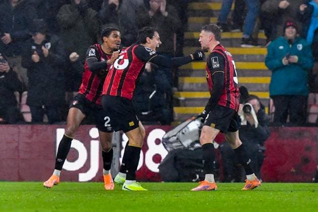 Bournemouth v West Ham United Premier League 22 11 2025. Goal 2-2 - Enes Unal (26) of AFC Bournemouth celebrates scoring the equalising goal during the Premier League match between Bournemouth and West Ham United at the Vitality Stadium, Bournemouth, England on 22 November 2025. Bournemouth Vitality Stadium Dorset England Editorial use only DataCo restrictions apply See www.football-dataco.com , Copyright: xGrahamxHuntx PSI-23261-0072