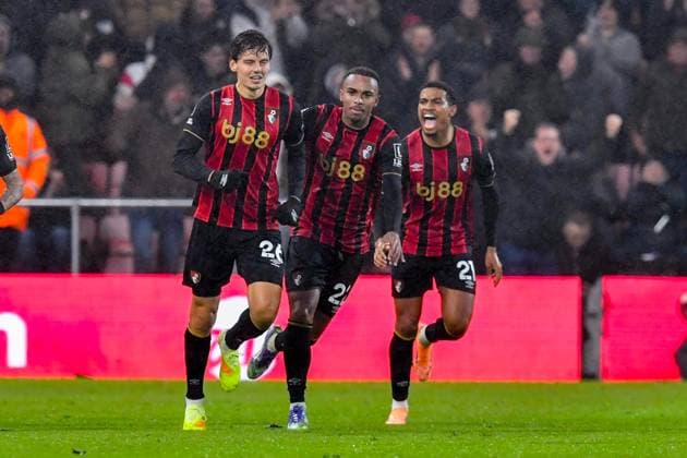 Bournemouth v West Ham United Premier League 22 11 2025. Goal 2-2 - Enes Unal (26) of AFC Bournemouth celebrates scoring the equalising goal during the Premier League match between Bournemouth and West Ham United at the Vitality Stadium, Bournemouth, England on 22 November 2025. Bournemouth Vitality Stadium Dorset England Editorial use only DataCo restrictions apply See www.football-dataco.com , Copyright: xGrahamxHuntx PSI-23261-0073