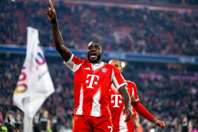 Dayot Upamecano 2 FC Bayern Muenchen Torjubel zum 3 2, FC Bayern Muenchen SC Freiburg, Fußball, Bundesliga, 11 Spieltag, 22 11 2025 DFB regulations prohibit any use of photographs as image sequences and or quasi video Muenchen Bayern Germany Copyright: xkolbert-press UlrichxGamelx