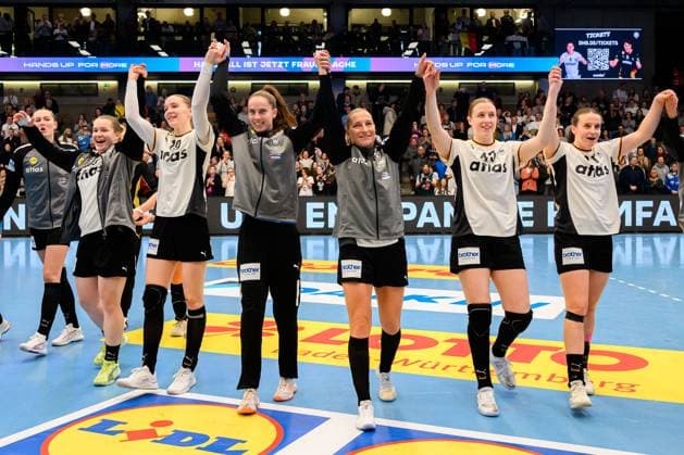 Handball, womens national match Germany Switzerland the team of Germany final cheer final cheer emotion joy Goeppeingen EWS Arena Germany