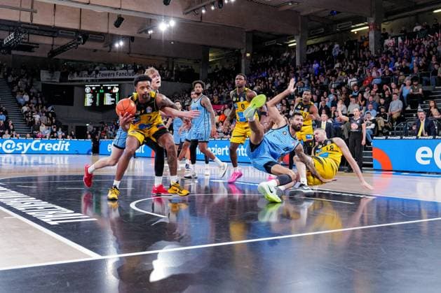 Germany Basketball Bundesliga BBL 2025 26, 8 Matchday Veolia Towers Hamburg vs MHP RIESEN Ludwigsburg Inselpark Arena Hamburg Elijah Hughes MHP Riesen Ludwigsburg, 7 , Jonas Wohlfarth Bottermann MHP Riesen Ludwigsburg, 18 , Carlos Stewart Jr Veolia Towers Hamburg, 1 , Martin Breunig Veolia Towers Hamburg, 13 Copyright: xStefanxTrochax