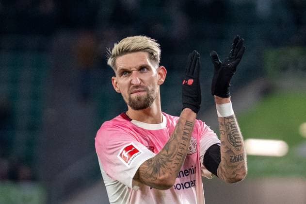 Germany, Soccer, 1 Bundesliga, Matchday 11 2025 2026 VfL Wolfsburg Bayer 04 Leverkusen on 22 11 in Wolfsburg Volkswagen Arena Robert Andrich Bayer 04 Leverkusen 8 Copyright: xSvenxHeidmannx