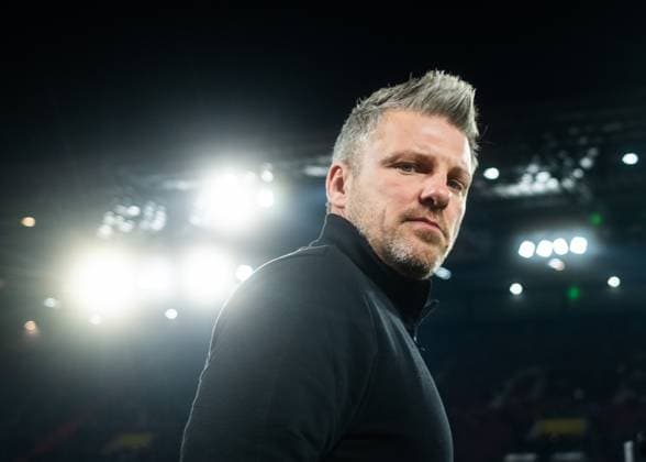 Koeln, RheinEnergieStadion, 22 11 2025 Head coach Lukas Kwasniok of Koeln looks on prior the 1 Bundesliga match 1 FC Koeln vs Eintracht Frankfurt