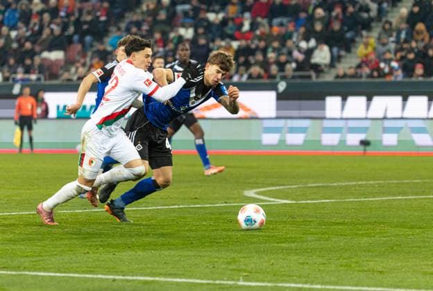 Fabian Rieder FC Augsburg 32 in a duel against Luka Vuskovic Hamburger SV in the penalty area FC Augsburg vs Hamburger SV, Matchday 11 DFL REGULATIONS PROHIBIT ANY USE OF PHOTOGRAPHS AS IMAGE SEQUENCES AND OR QUASI VIDEO