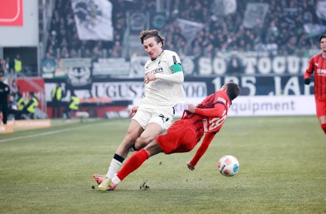 22 11 25 1 FC Heidenheim Borussia Mönchengladbach Germany, Heidenheim, 22 11 2025, Football, Bundesliga, Season 2025 2026, 1 FC Heidenheim Borussia Mönchengladbach v l Rocco Reitz Borussia Mönchengladbach , Jonas Föhrenbach 1 FC Heidenheim