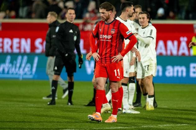 Budu Zivzivadze FC Heidenheim, 11 is disappointed disappointed, dissatisfied, GER, 1 FC Heidenheim vs Borussia Moenchengladbach, Football, Bundesliga, 11 Matchday, Season 2025 2026, 22 11 2025, DFL DFB REGULATES PROHIBIT ANY USE OF PHOTOGRAPHS AS IMAGE SEQUENCES AND OR QUASI VIDEO, GER, 1 FC Heidenheim vs Borussia Moenchengladbach, Football, Bundesliga, Matchday 11, Season 2025 2026, 22 11 2025 Heidenheim Copyright: xEibner-Pressefotox EP_EER