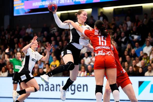 Handball, womens national match Germany Switzerland from left in duel Nieke Kühne Kuehne Germany and Norma Goldmann Switzerland Goeppeingen EWS Arena Germany