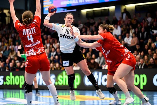 Handball, Women Laenderspiel Germany Switzerland v li Laurentia Wolff Switzerland , Mareike Thomaier Germany Goeppeingen EWS Arena Germany