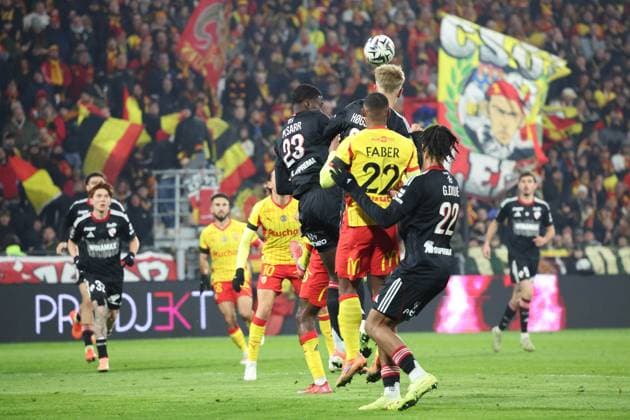 FOOTBALL : RC Lens vs RC Strasbourg - Ligue 1 J13 - 22 11 2025 Mamadou SARR (RC Strasbourg) et Lucas HOGSBERG (RC Strasbourg) lors du match RC Lens vs RC Strasbourg, Ligue 1 J13, stade Bollaert-Delelis, le 22 novembre 2025 - photo Laurent Sanson PsnewZ  Copyright: xLaurentxSANSONx xPsnewZx
