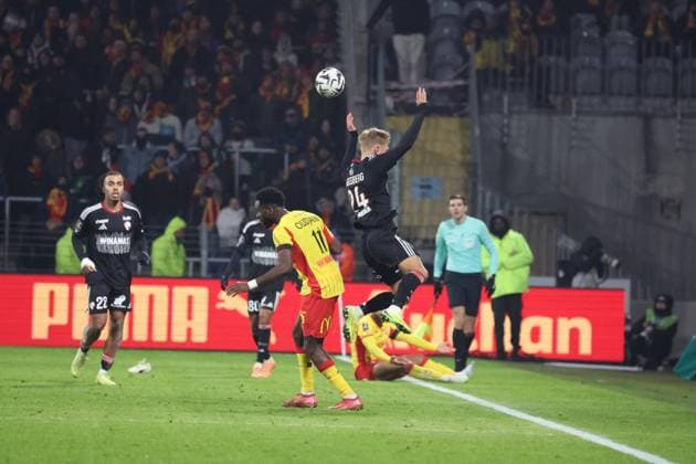 FOOTBALL : RC Lens vs RC Strasbourg - Ligue 1 J13 - 22 11 2025 Lucas HOGSBERG (RC Strasbourg) lors du match RC Lens vs RC Strasbourg, Ligue 1 J13, stade Bollaert-Delelis, le 22 novembre 2025 - photo Laurent Sanson PsnewZ  Copyright: xLaurentxSANSONx xPsnewZx