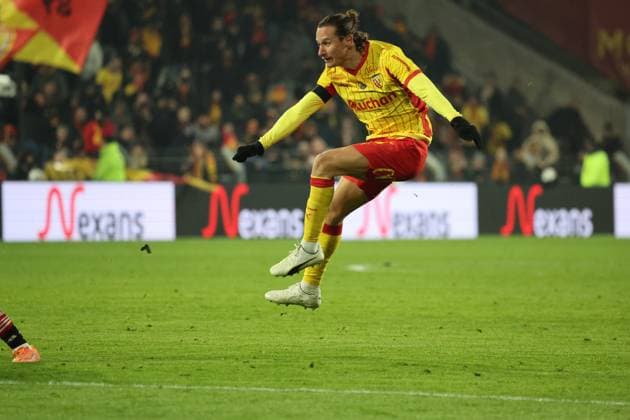 FOOTBALL : RC Lens vs RC Strasbourg - Ligue 1 J13 - 22 11 2025 Florian THAUVIN (RC Lens) lors du match RC Lens vs RC Strasbourg, Ligue 1 J13, stade Bollaert-Delelis, le 22 novembre 2025 - photo Laurent Sanson PsnewZ  Copyright: xLaurentxSANSONx xPsnewZx