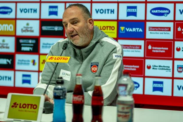 Post-match press conference, Frank Schmidt FC Heidenheim, Head Coach , GER, 1 FC Heidenheim vs Borussia Moenchengladbach, Football, Bundesliga, Matchday 11, Season 2025 2026, 22 11 2025, DFL DFB REGULATES PROHIBIT ANY USE OF PHOTOGRAPHS AS IMAGE SEQUENCES AND OR QUASI VIDEO, GER, 1 FC Heidenheim vs Borussia Moenchengladbach, Football, Bundesliga, Matchday 11, Season 2025 2026, 22 11 2025 Heidenheim Copyright: xEibner-Pressefotox EP_EER