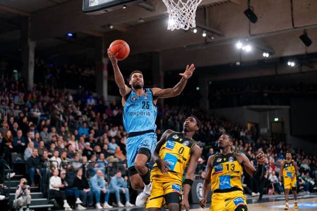 Kenneth Ogbe Veolia Towers Hamburg, 25 at basketball, GER, Veolia Towers Hamburg vs MHP Riesen Ludwigsburg, Basketball, Bundesliga, Matchday 8, Season 2025 2026, 22 11 2025 GER, Veolia Towers Hamburg vs MHP Riesen Ludwigsburg, Basketball, Bundesliga, Matchday 8, Season 2025 2026, 22 11 2025 Hamburg Copyright: xEibner-Pressefoto MaxxVincenx EP_MVN