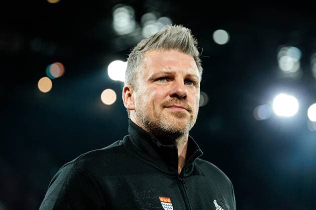 KOELN, GERMANY - NOVEMBER 25: Lukas Kwasniok (Head Coach 1. FC Koeln) before the Bundesliga match between 1. FC Koeln vs. Eintracht Frankfurt at Rheinenergie-Stadion on matchday 11 of the 1. Bundesliga on November 22, 2025 in Koeln, Germany. DFL REGULATIONS PROHIBIT ANY USE OF PHOTOGRAPHS AS IMAGE SEQUENCES AND OR QUASI-VIDEO. North Rhine Westphalia Germany Copyright: xBEAUTIFULxSPORTS Wunderlx