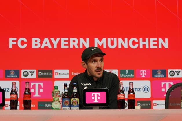 Germany Soccer Bundesliga 2025 26, 11 Matchday FC Bayern vs SC Freiburg Allianz Arena Munich Julian Schuster SC Freiburg, Coach Press Conference, Media Munich Bayern Germany Copyright: xJOERANxSTEINIEKx