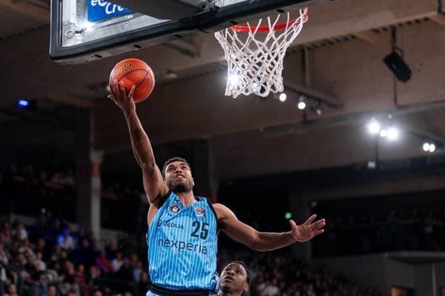 Kenneth Ogbe Veolia Towers Hamburg, 25 at basketball, GER, Veolia Towers Hamburg vs MHP Riesen Ludwigsburg, Basketball, Bundesliga, Matchday 8, Season 2025 2026, 22 11 2025 GER, Veolia Towers Hamburg vs MHP Riesen Ludwigsburg, Basketball, Bundesliga, Matchday 8, Season 2025 2026, 22 11 2025 Hamburg Copyright: xEibner-Pressefoto MaxxVincenx EP_MVN