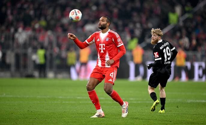 Soccer 1 Bundesliga Season 2025 2026 11 Matchday FC Bayern Muenchen SC Freiburg 22 11 2025 Jonathan Tah FC Bayern Muenchen