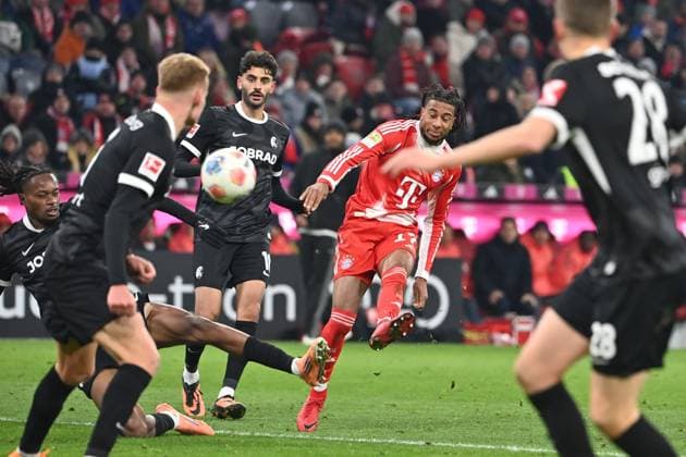 Goal Michael OLISE Bayern Muenchen to 6 2,Action,Goal kick Soccer 1 Bundesliga Season 2025 2026, 11 Matchday, Matchday11 FC Bayern Muenchen SC Freiburg 6 2 on 22 11 2025 , A L L I A N Z A R E N A