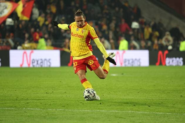 FOOTBALL : RC Lens vs RC Strasbourg - Ligue 1 J13 - 22 11 2025 Florian THAUVIN (RC Lens) lors du match RC Lens vs RC Strasbourg, Ligue 1 J13, stade Bollaert-Delelis, le 22 novembre 2025 - photo Laurent Sanson PsnewZ  Copyright: xLaurentxSANSONx xPsnewZx